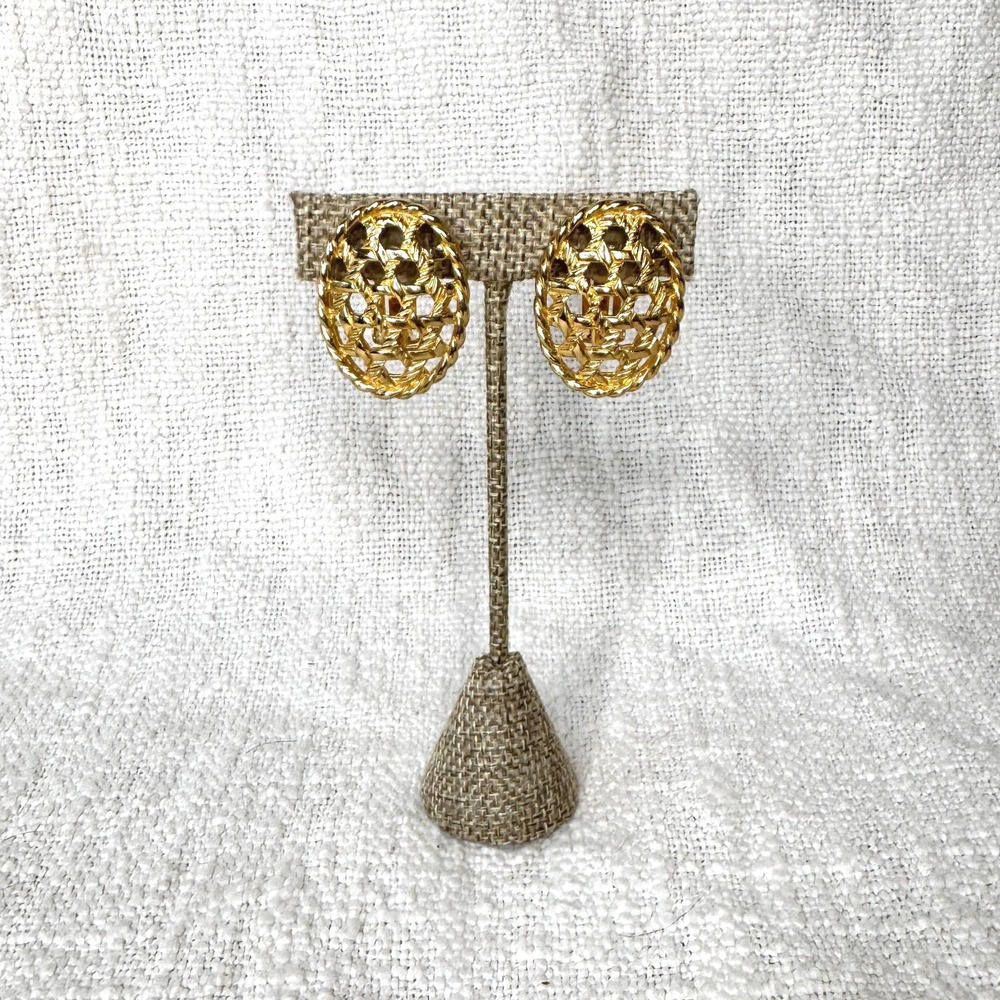 Vintage‎ Christian Dior Gold Tone Faux Cane Weave Pattern Oval Clip-on Earrings - Picture 2 of 6